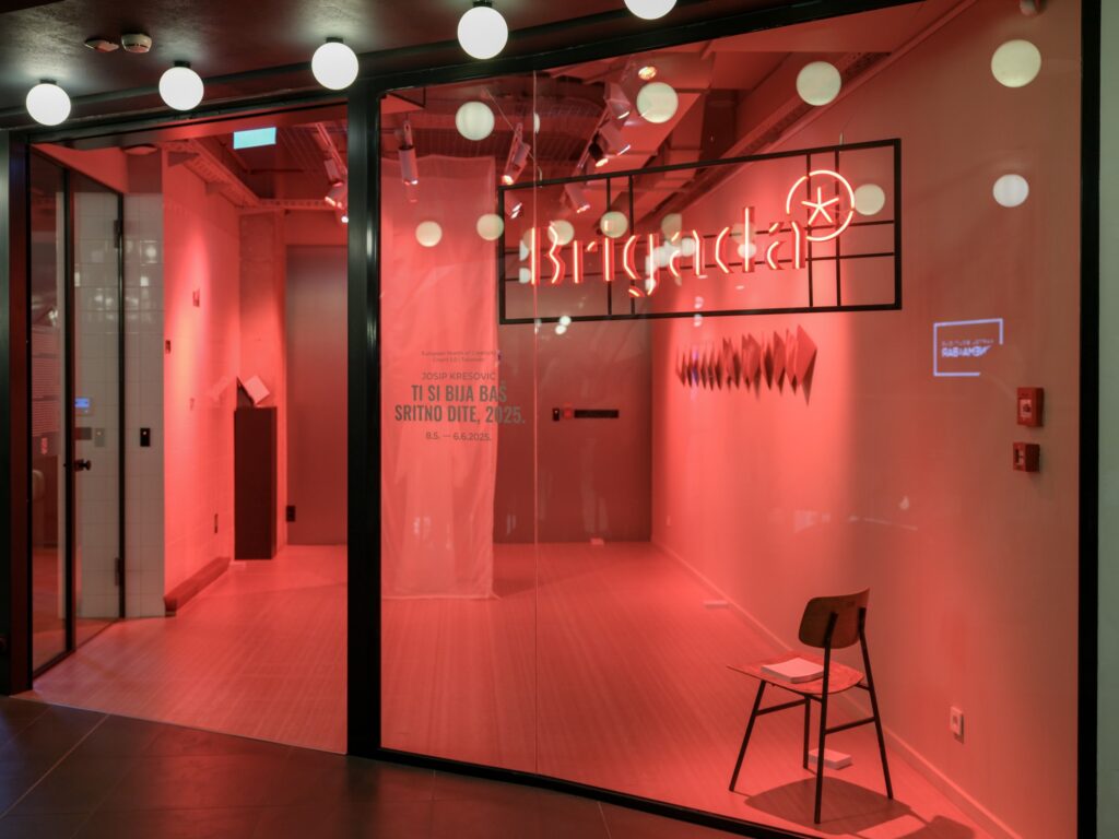 Josip Kresović, Ti si bija baš sritno dite, Brigada, Nova ves 17 – Centar Kaptol, 2. kat, Zagreb